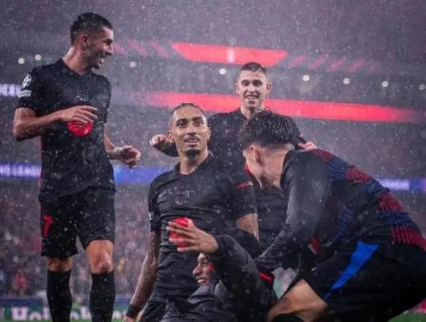 星空体育官网 欧冠-拉菲尼亚致胜莱万梅开二度 巴萨5-4险胜本菲卡