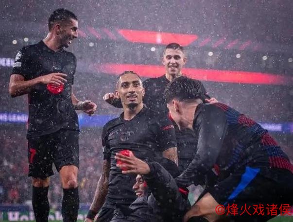 欧冠-拉菲尼亚致胜莱万梅开二度 巴萨5-4险胜本菲卡