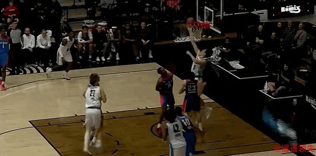 杨瀚森14分17板2助2帽半场两双！混音二番战再胜蓝队