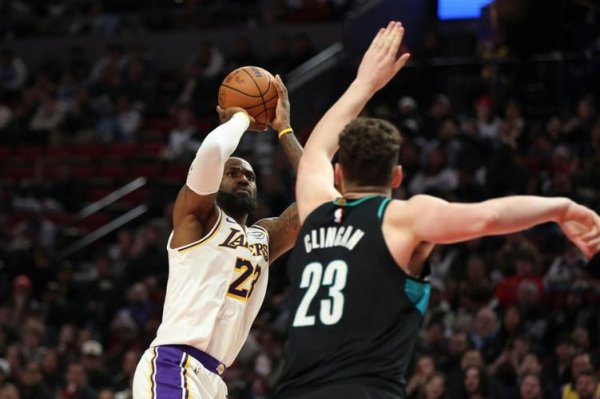 星空体育网址 杨瀚森3分半1失误詹姆斯20+9+8 开拓者轻取湖人