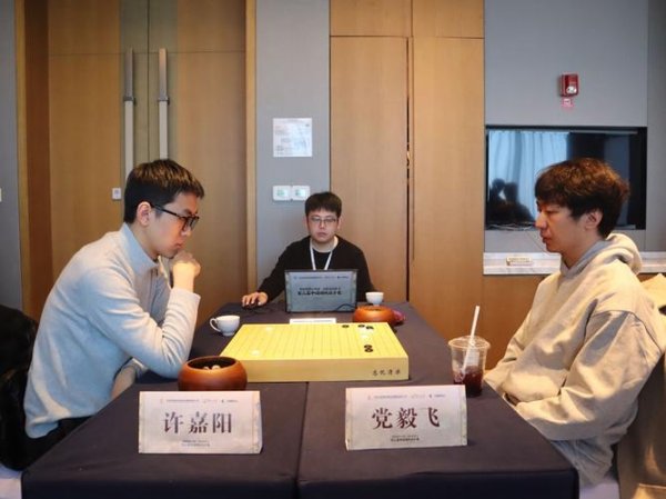 星空体育官网 国手赛八强许嘉阳胜党毅飞 半决赛谢科VS屠晓宇