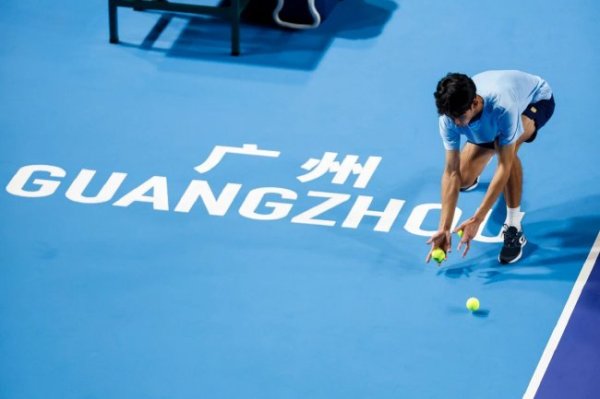 星空体育官网 用热爱撑起网球梦 | 他们是广网赛场上“稳稳”的力量